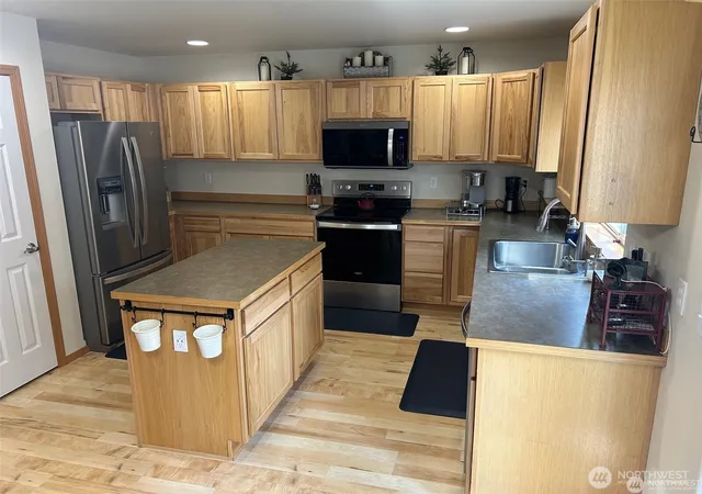 Photo 3 of Single family home for sale at 1016 Denny Ave, Cle Elum, WA 98922 | MLS# NWM2477610 | Listing updated on 2026-09-17