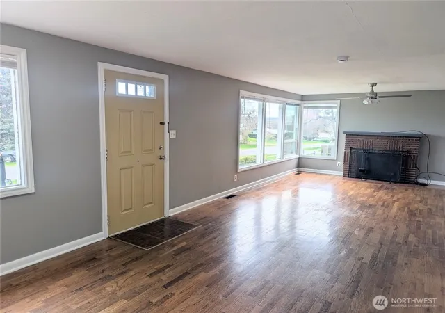 Photo 3 of Single family home for sale at 1740 Southeast 6th St, Oak Harbor, WA 98277 | MLS# NWM2478025 | Listing updated on 2026-09-17