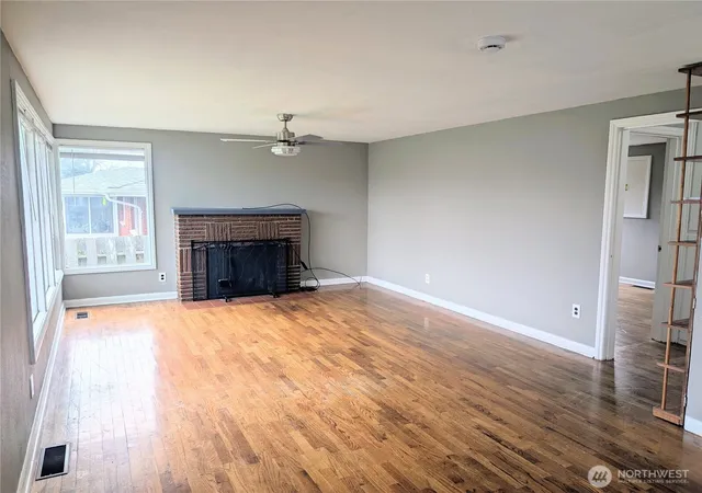 Photo 4 of Single family home for sale at 1740 Southeast 6th St, Oak Harbor, WA 98277 | MLS# NWM2478025 | Listing updated on 2026-09-17