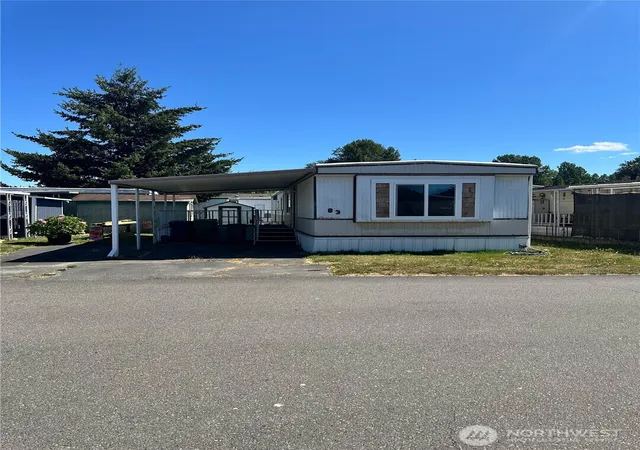 Photo 3 of Manufactured home for sale at 16600 25th Avenue Ne #83, Marysville, WA 98271 | MLS# NWM2478140 | Listing updated on 2026-09-24