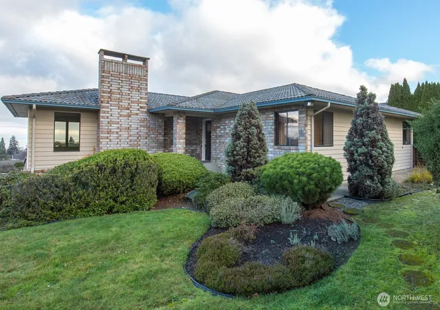 Photo 3 of Contingent at 527 S Liberty St, Port Angeles, WA 98362 | MLS# NWM2478274 | Listing updated on 2026-09-21
