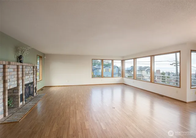 Photo 4 of Single family home for sale at 527 S Liberty St, Port Angeles, WA 98362 | MLS# NWM2478274 | Listing updated on 2026-09-21