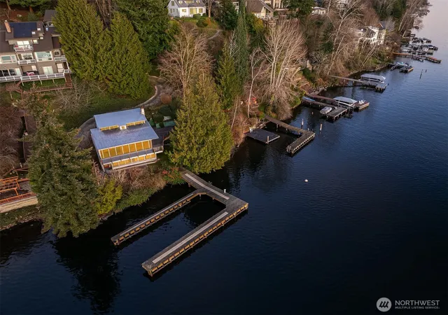 Photo 2 of Single family home for sale at 8025 W Mercer Way, Mercer Island, WA 98040 | MLS# NWM2478334 | Listing updated on 2026-09-17