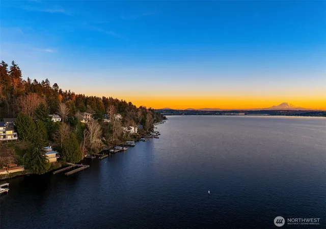 Photo 3 of Single family home for sale at 8025 W Mercer Way, Mercer Island, WA 98040 | MLS# NWM2478334 | Listing updated on 2026-09-17