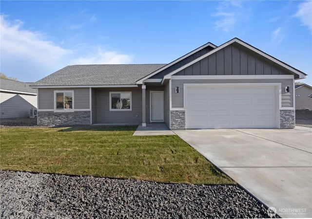 Photo 1 of Single family home for sale at 923 La Vista Dr, Warden, WA 98857 | MLS# NWM2478705 | Listing updated on 2026-09-17