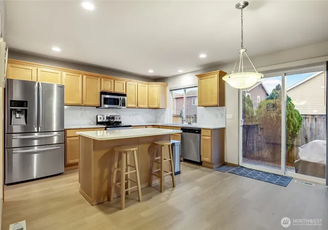 Photo 4 of Single family home for sale at 9406 225th Way NE, Redmond, WA 98053 | MLS# NWM2478748 | Listing updated on 2026-09-17