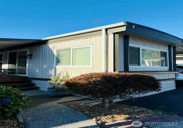Photo 2 of Manufactured home for sale at 2302 R St Se #125, Auburn, WA 98002 | MLS# NWM2479404 | Listing updated on 2026-09-17