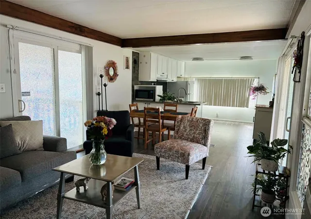 Photo 4 of Manufactured home for sale at 2302 R St SE #125, Auburn, WA 98002 | MLS# NWM2479404 | Listing updated on 2026-09-17