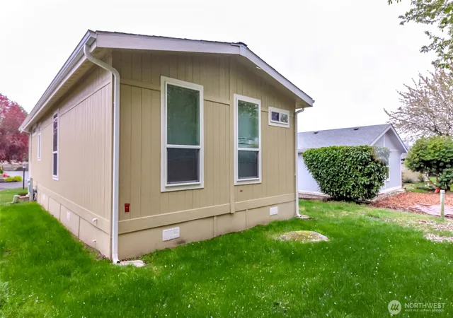 Photo 3 of Manufactured home for sale at 2611 South 288th St #6, Federal Way, WA 98003 | MLS# NWM2479667 | Listing updated on 2026-09-17