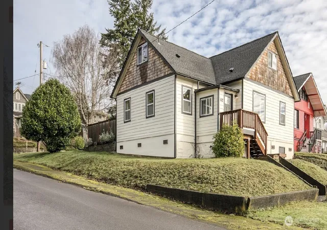 Photo 2 of Single family home for sale at 402 Burleigh, Aberdeen, WA 98520 | MLS# NWM2479680 | Listing updated on 2026-10-01