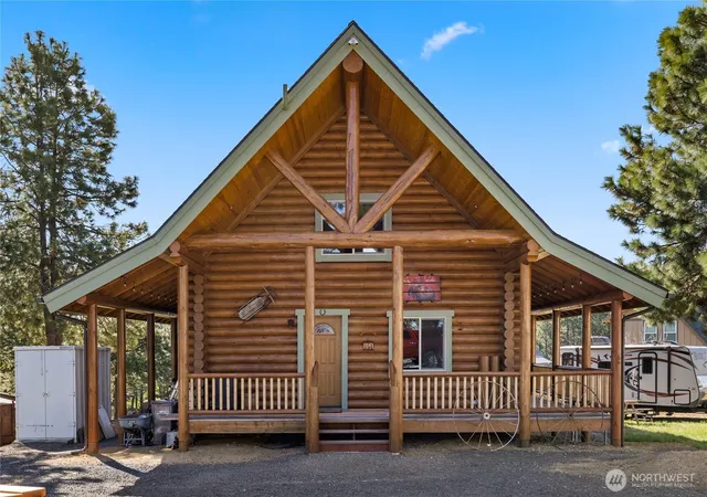 Photo 3 of Single family home for sale at 351 Ridge Loop Dr, Cle Elum, WA 98922 | MLS# NWM2479708 | Listing updated on 2026-09-23