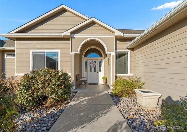 Photo 3 of Single family home for sale at 105 Cascade Pl, Cashmere, WA 98815 | MLS# NWM2479975 | Listing updated on 2026-09-22