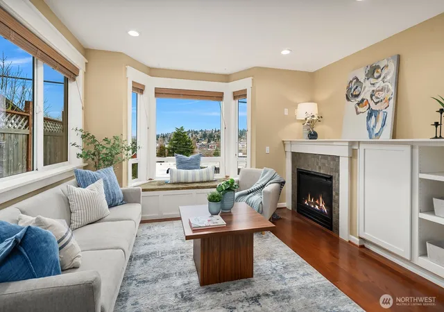 Photo 4 of Townhouse for sale at 114 W Florentia St #B, Seattle, WA 98119 | MLS# NWM2479995 | Listing updated on 2026-09-17