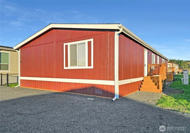 Photo 2 of Manufactured home for sale at 165 Nix Ln, Centralia, WA 98531 | MLS# NWM2480017 | Listing updated on 2026-09-17