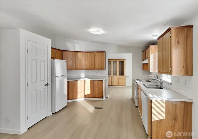 Photo 3 of Manufactured home for sale at 165 Nix Ln, Centralia, WA 98531 | MLS# NWM2480017 | Listing updated on 2026-09-17