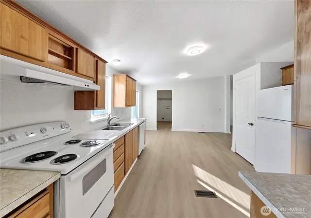 Photo 3 of Manufactured home for sale at 165 Nix Ln, Centralia, WA 98531 | MLS# NWM2480017 | Listing updated on 2026-09-17