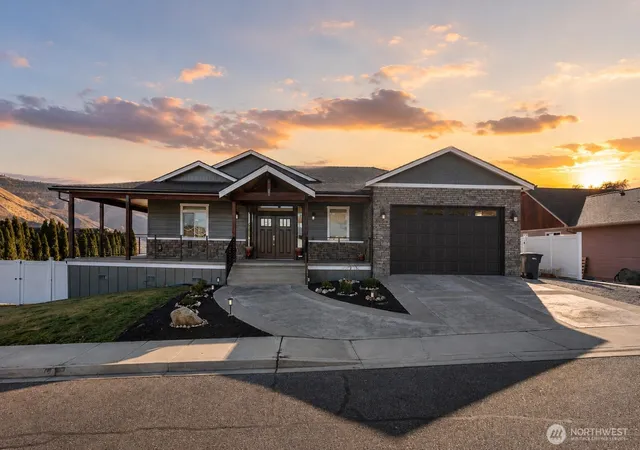 Single family home for sale at 1038 Crst Loop, Entiat, WA 98822 | MLS# NWM2480122