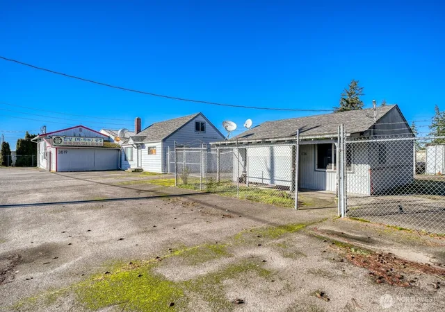 Photo 3 of Single family home for sale at 3817 94th Street Sw, Lakewood, WA 98499 | MLS# NWM2480434 | Listing updated on 2026-09-17
