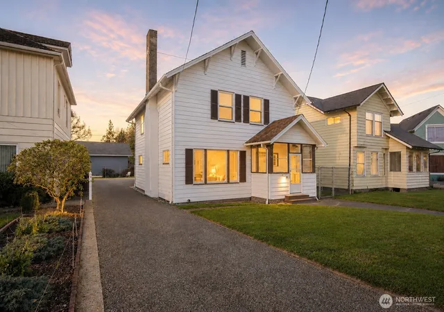 Photo 1 of Single family home for sale at 620 6th Street, Hoquiam, WA 98550 | MLS# NWM2480562 | Listing updated on 2026-09-17