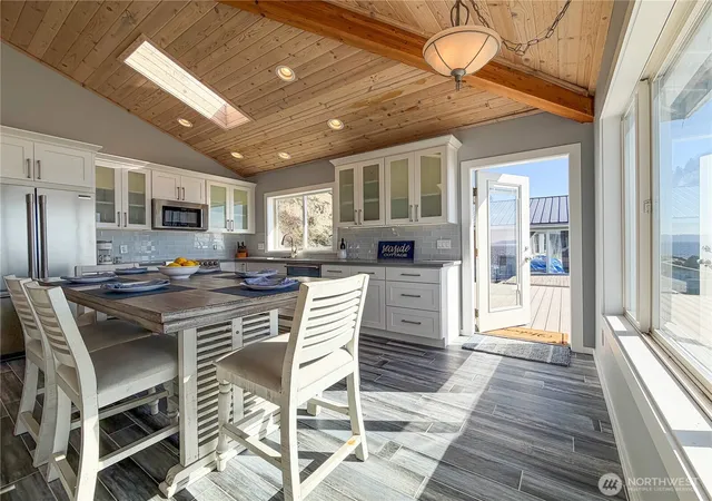 Photo 4 of Single family home for sale at 26 H S Beach Dr, Everett, WA 98201 | MLS# NWM2480586 | Listing updated on 2026-09-17