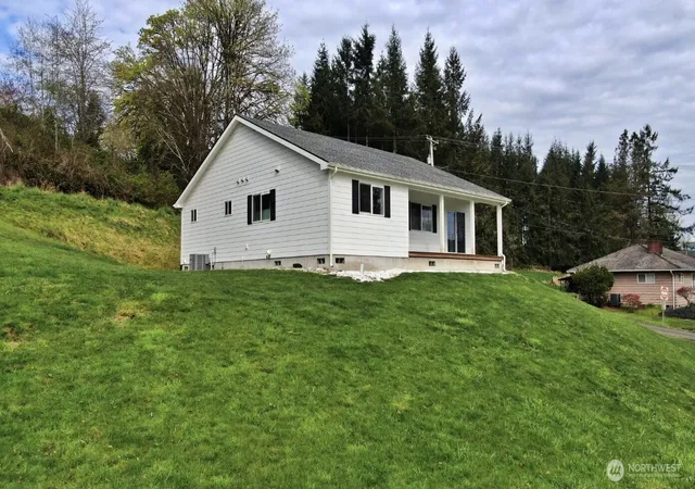 Photo 1 of Single family home for sale at 600 Harrison St N, South Bend, WA 98586 | MLS# NWM2480715 | Listing updated on 2026-09-30