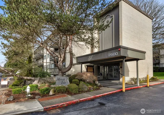 Photo 3 of Condo for sale at 2500 81st Avenue SE #118, Mercer Island, WA 98040 | MLS# NWM2480792 | Listing updated on 2026-09-17