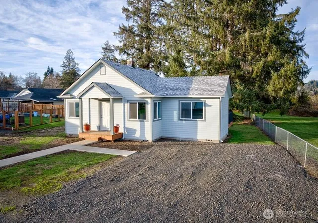 Photo 3 of Single family home for sale at 1365 Dolan St, Raymond, WA 98577 | MLS# NWM2480942 | Listing updated on 2026-09-17