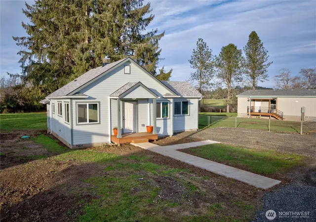 Photo 3 of Single family home for sale at 1365 Dolan St, Raymond, WA 98577 | MLS# NWM2480942 | Listing updated on 2026-09-17