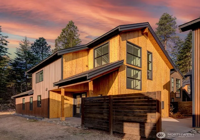 Photo 2 of Single family home for sale at 201 Panorama Dr, Cle Elum, WA 98922 | MLS# NWM2480959 | Listing updated on 2026-09-17