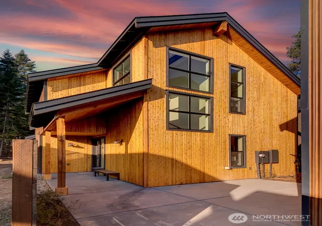 Photo 3 of Single family home for sale at 201 Panorama Dr, Cle Elum, WA 98922 | MLS# NWM2480959 | Listing updated on 2026-09-17
