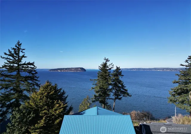 Photo 4 of Single family home for sale at 27 M Cascade Dr, Hat Island, WA 98206 | MLS# NWM2480975 | Listing updated on 2026-09-17