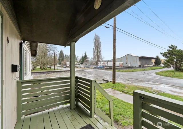 Photo 4 of Single family home for sale at 1025 East St, Centralia, WA 98531 | MLS# NWM2481193 | Listing updated on 2026-09-17