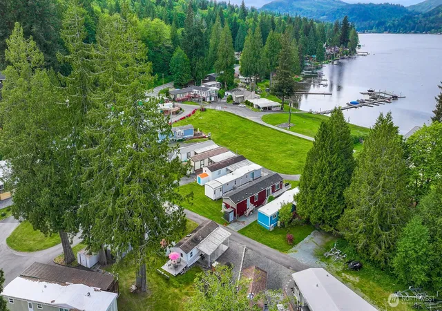 Photo 3 of Manufactured home for sale at 316 W Lake Samish Dr #28, Bellingham, WA 98229 | MLS# NWM2481244 | Listing updated on 2026-09-17