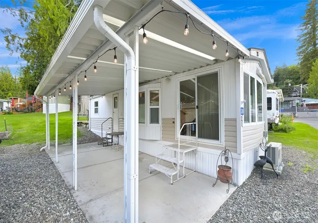 Photo 4 of Manufactured home for sale at 316 W Lake Samish Dr #28, Bellingham, WA 98229 | MLS# NWM2481244 | Listing updated on 2026-09-17