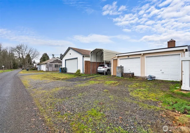 Photo 2 of Single family home for sale at 715 Euclid Way, Centralia, WA 98531 | MLS# NWM2481271 | Listing updated on 2026-09-17