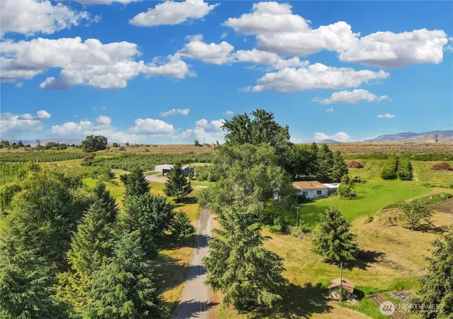 Photo 4 of House for sale at 223 Old Riverside Hwy, Omak, WA 98841 | MLS# NWM2481567 | Listing updated on 2026-09-17