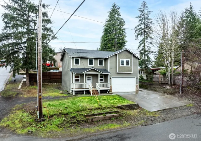 Photo 2 of Single family home for sale at 813 S 10th Street, Shelton, WA 98584 | MLS# NWM2481771 | Listing updated on 2026-09-17