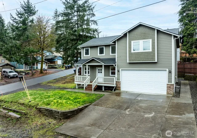 Photo 3 of Single family home for sale at 813 S 10th Street, Shelton, WA 98584 | MLS# NWM2481771 | Listing updated on 2026-09-17