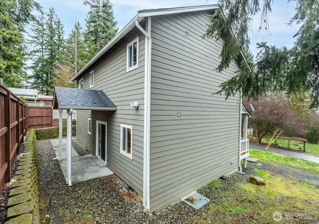 Photo 4 of Single family home for sale at 813 S 10th Street, Shelton, WA 98584 | MLS# NWM2481771 | Listing updated on 2026-09-17