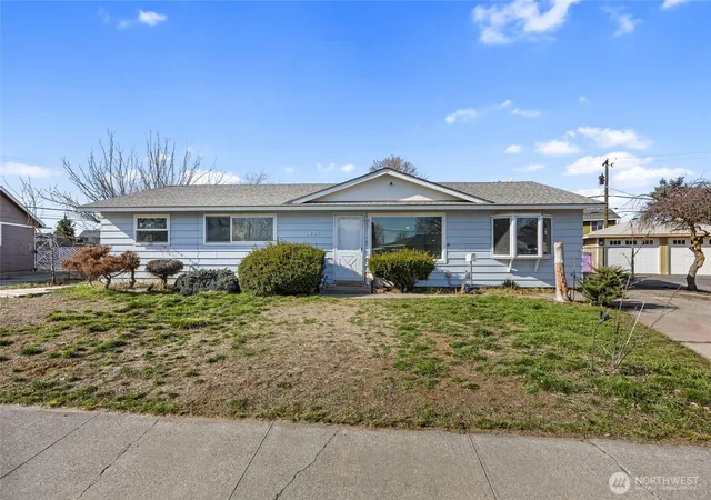 Photo 1 of Sale Pending at 1634 S Wallace St, Moses Lake, WA 98837 | MLS# NWM2481773 | Listing updated on 2026-09-26