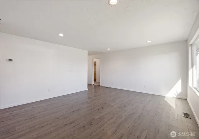 Photo 4 of Sale Pending at 1634 S Wallace St, Moses Lake, WA 98837 | MLS# NWM2481773 | Listing updated on 2026-09-26