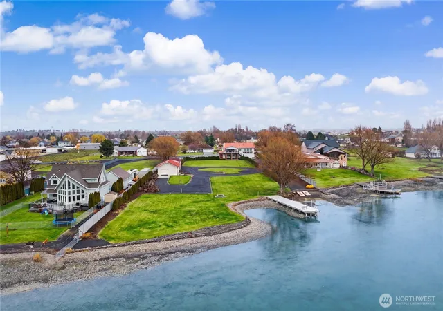 Photo 2 of Mansion for sale at 3062 Wildgoose Rd Ne, Moses Lake, WA 98837 | MLS# NWM2482163 | Listing updated on 2026-09-17