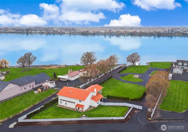 Photo 3 of Mansion for sale at 3062 Wildgoose Rd Ne, Moses Lake, WA 98837 | MLS# NWM2482163 | Listing updated on 2026-09-17