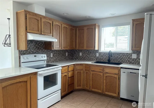 Photo 3 of Sale Pending at 1226 Dewey Dr, Coupeville, WA 98239 | MLS# NWM2482167 | Listing updated on 2026-09-24