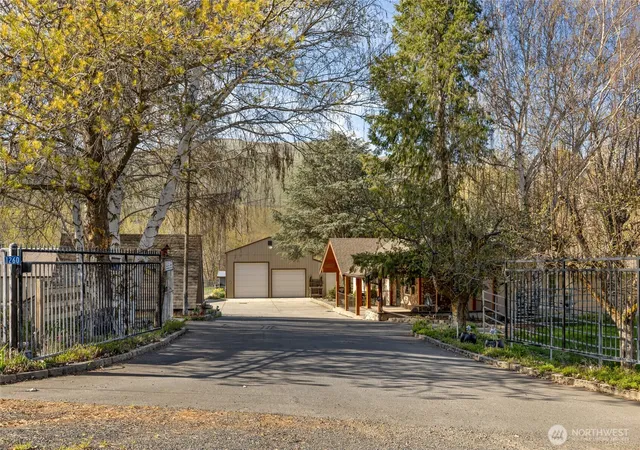 Photo 3 of Sale Pending at 1260 Burbank Crk Rd, Yakima, WA 98901 | MLS# NWM2482490 | Listing updated on 2026-10-01