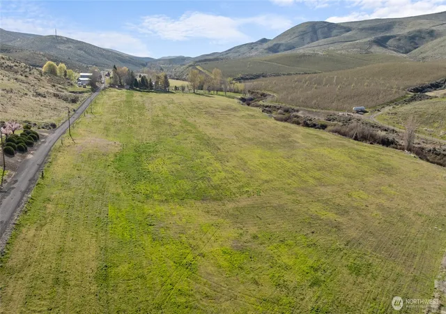 Photo 3 of Sale Pending at 1260 Burbank Crk Rd, Yakima, WA 98901 | MLS# NWM2482490 | Listing updated on 2026-10-01