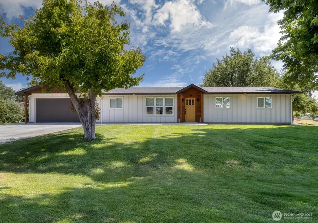 Photo 1 of Single family home for sale at 939 Stanley Dr, College Place, WA 99324 | MLS# NWM2482611 | Listing updated on 2026-09-30