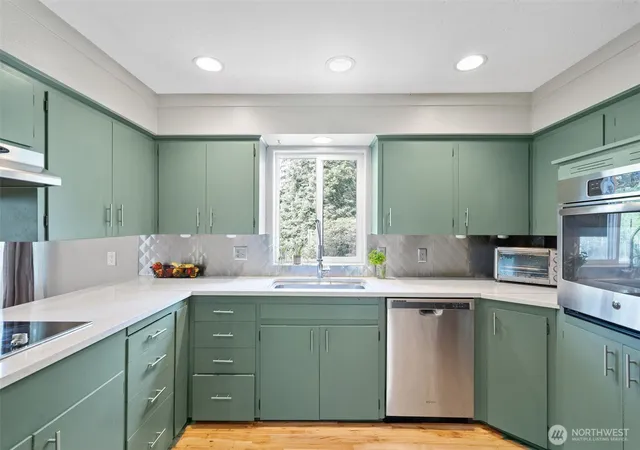Photo 4 of Single family home for sale at 410 Studebaker Spur 2, Castle Rock, WA 98611 | MLS# NWM2482920 | Listing updated on 2026-09-27