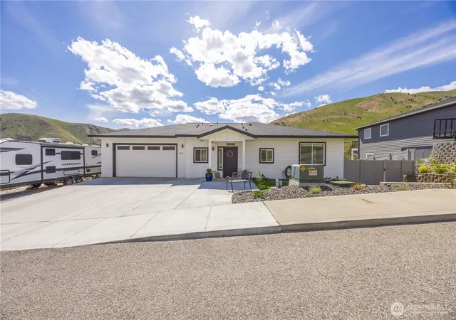 Photo 4 of Single family home for sale at 9968 Griffith Pl, Entiat, WA 98822 | MLS# NWM2483204 | Listing updated on 2026-09-17
