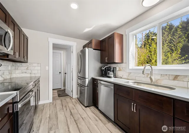 Photo 4 of Single family home for sale at 34 4th Street S, Pacific Beach, WA 98571 | MLS# NWM2483209 | Listing updated on 2026-09-17